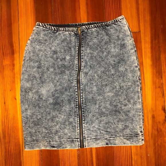 Dresses & Skirts - Zip up stretch skirt